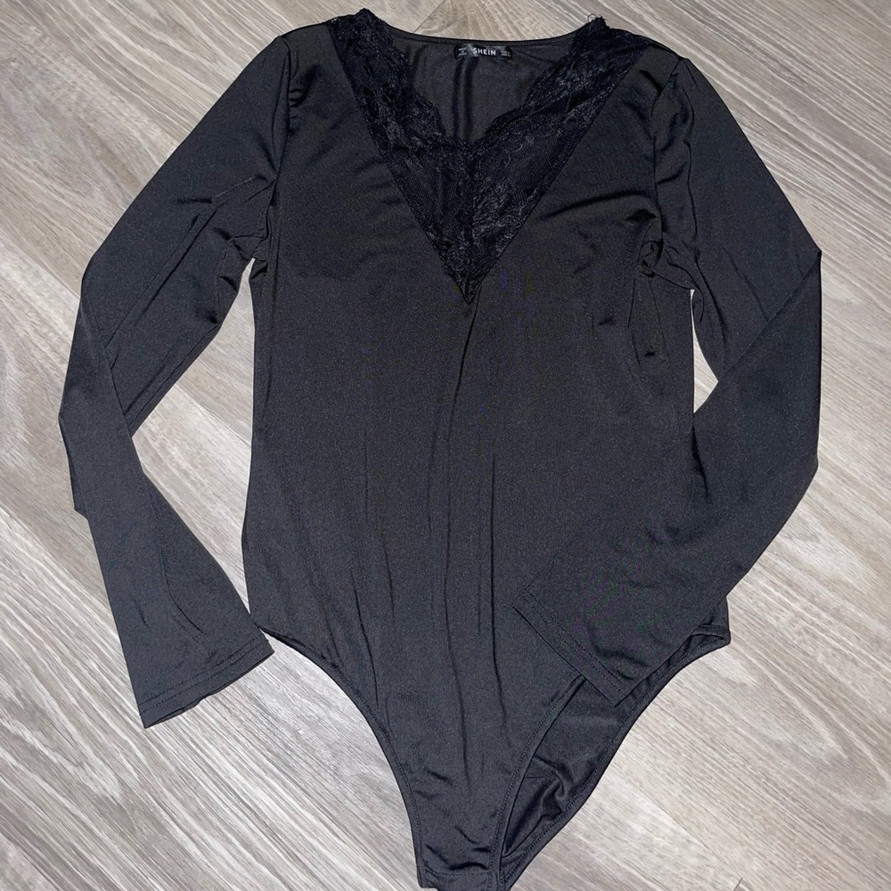 black v neck lace crossbody buttons on bottom